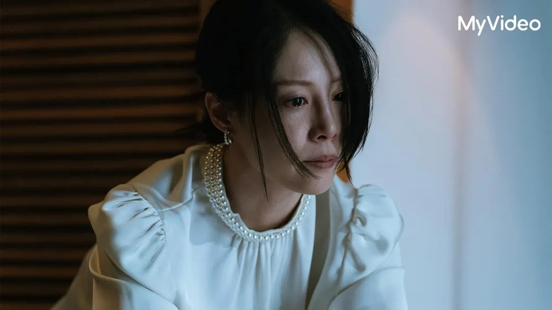 蔡亘晏飾演的魏欣妤與李國毅和姚淳耀發展出一段青春曖昧的三角關係。(圖／台灣大哥大MyVideo 提供)