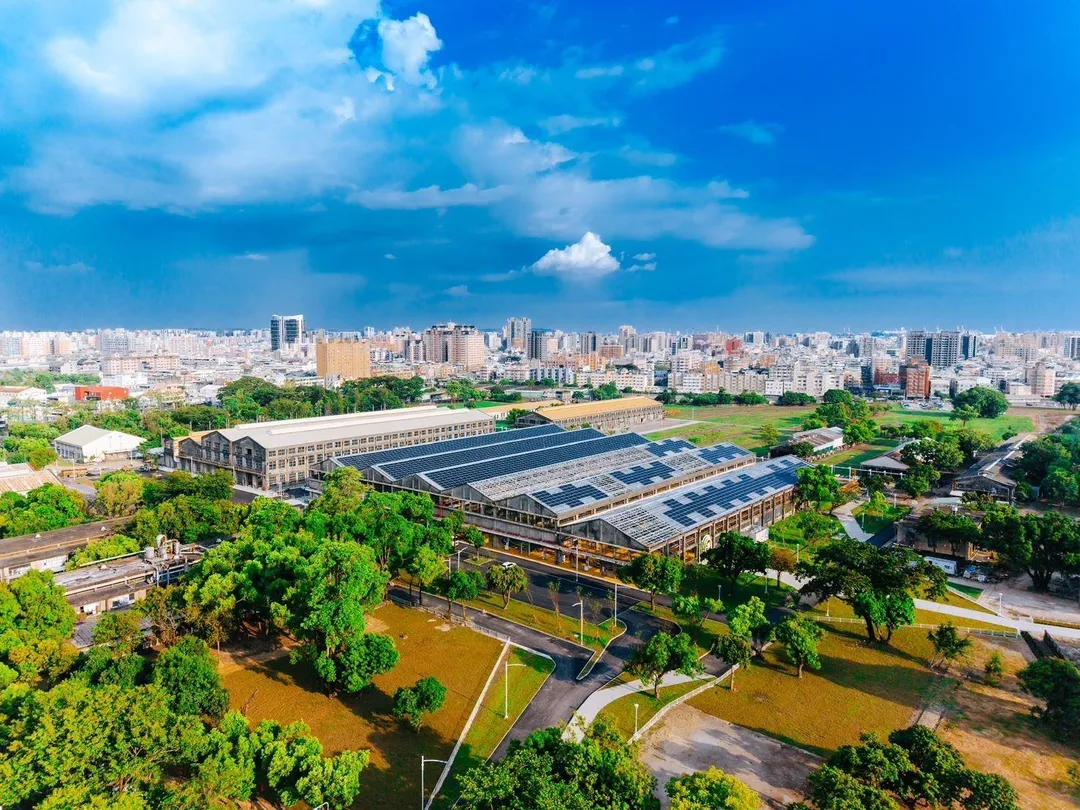 台鐵高雄機廠親子遊樂園將於8月8日正式開幕,高雄市長陳其邁於市政會議中聽取開園專案報告,並對園區各項整備工作進行指示。(圖/高雄市政府提供)