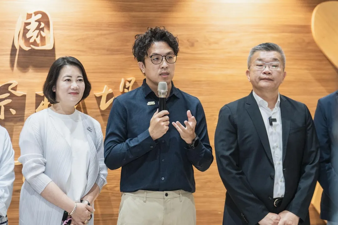 沈伯洋受訪。(圖/沈伯洋辦公室提供)