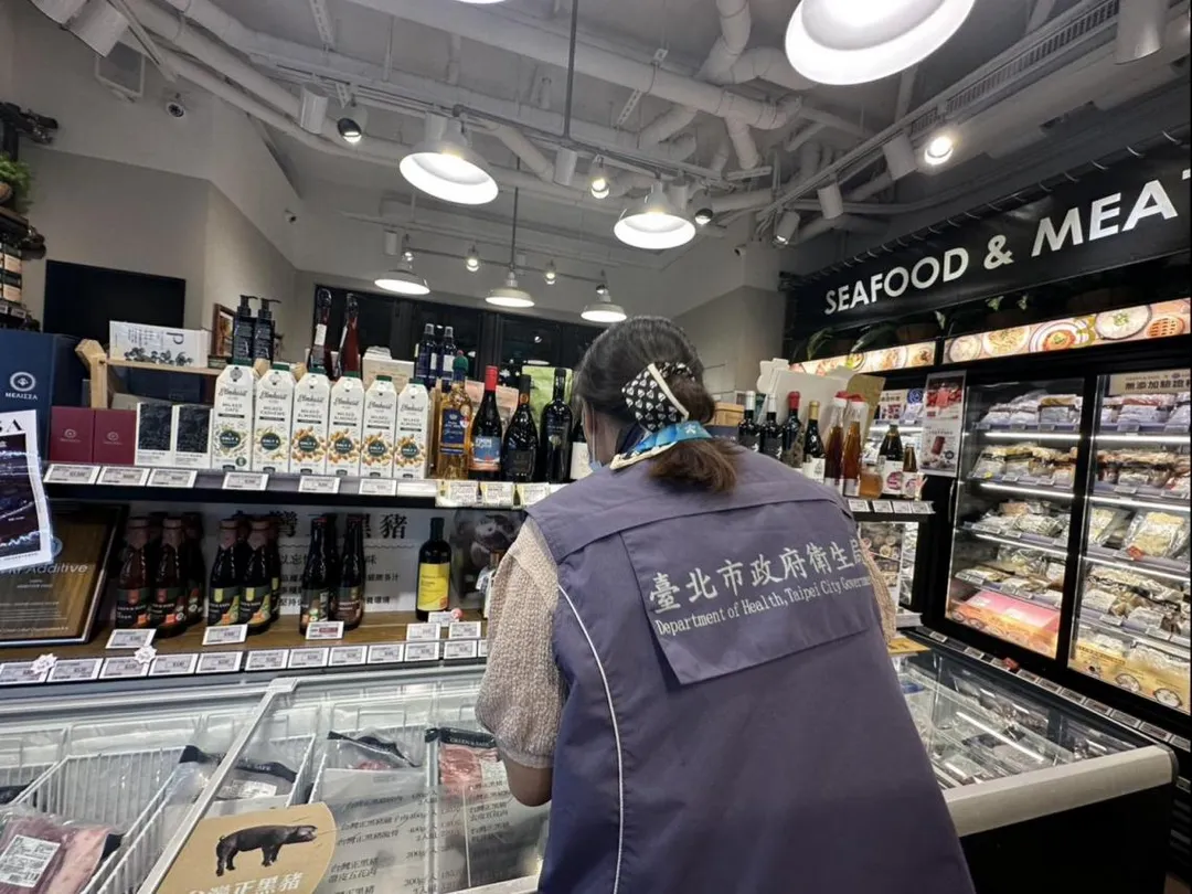 「在地金花小菓苦茶油」全面預防性下架。(圖/北市衛生局)