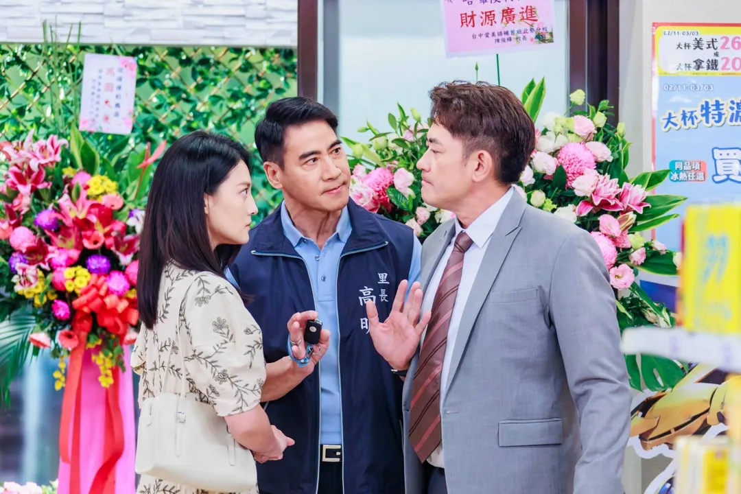 柯叔元（右）和顏曉筠（左）飾演一對分手20年後再度重逢的初戀情人。（圖／中視 提供）