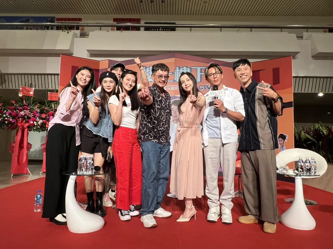 中視最新八點檔《樓上樓下》演員群重返拍攝地直播陪觀眾追劇。（圖／中視 提供）