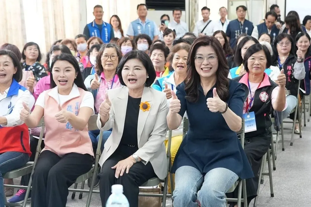 國民黨主席鄭麗文30日南下雲林與現任縣長張麗善、縣長參選人張嘉郡合體。（圖／國民黨文傳會提供）