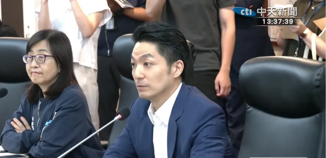 蔣萬安30日拜會台北市議會民眾黨團。（圖／中天新聞）