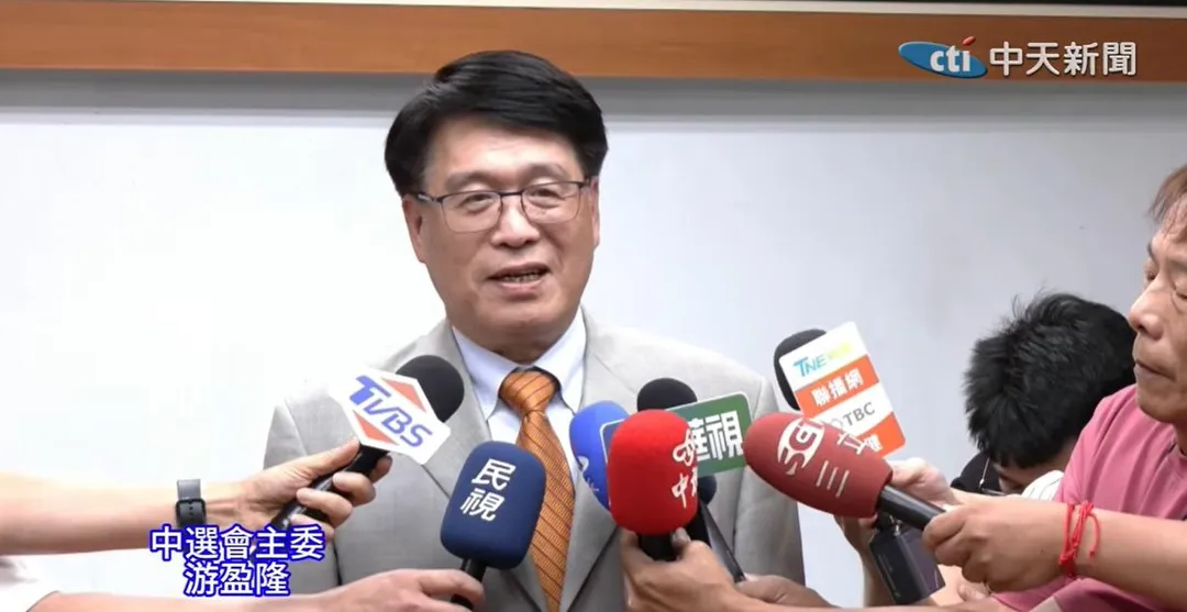 中選會主委游盈隆認為倒閣機率只比天塌下來高一點點。（圖／資料照片）