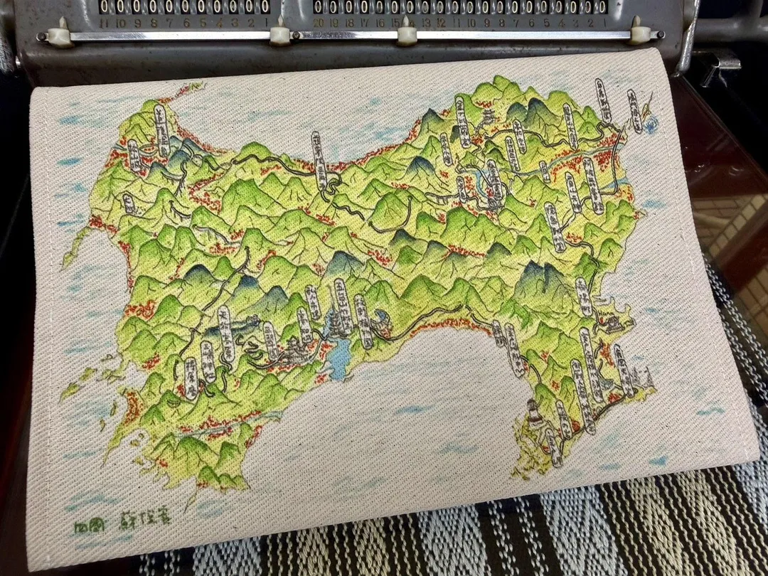 蘇俊贈送自製日本四國手繪地圖。（圖／桃園市政府提供）