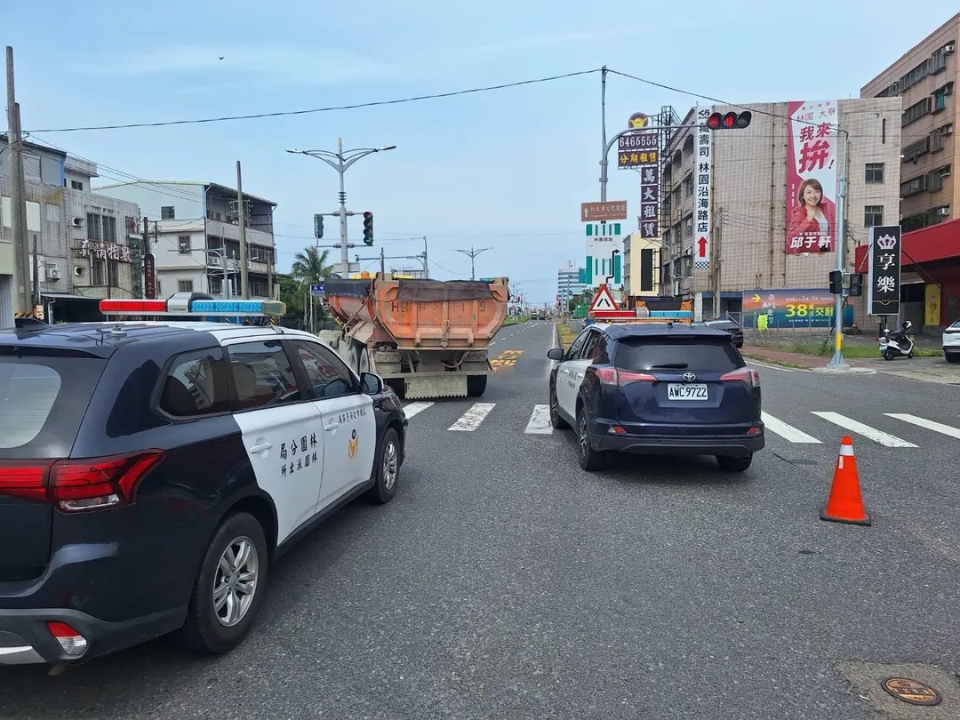 高雄市林園區鳳林路、沿海路口31日上午發生一起死亡車禍。（圖／警方提供）