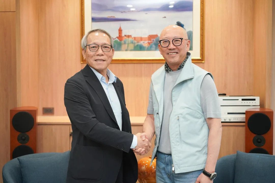 麗寶樂園渡假區陳志鴻董事長與木棉花集團總裁康振木簽署合作協議,將打造台灣第一座「動漫體驗娛樂館」。(圖/麗寶樂園提供)