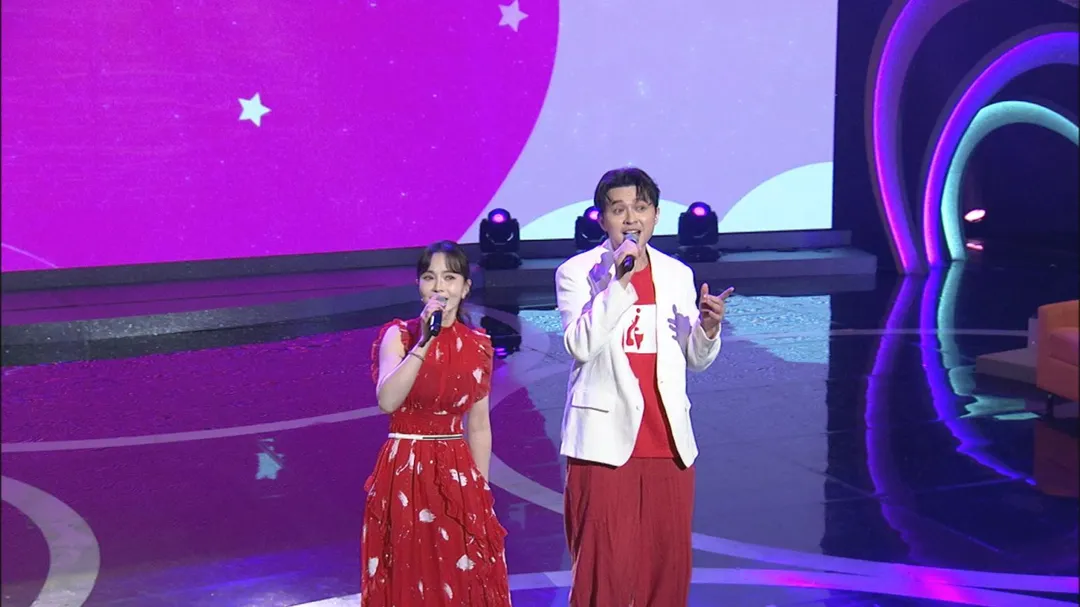 杜忻恬(左)與李子森(右)演唱〈一人水一項〉。(圖/中視提供)
