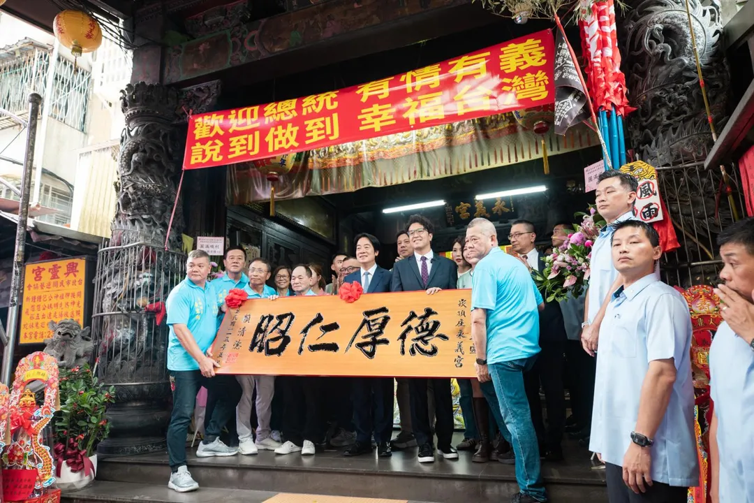 賴清德總統31日到台北崁頂永義宮參香祈福。（圖／總統府提供）