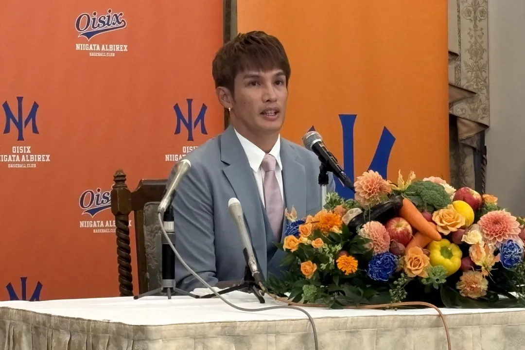 陽岱鋼揮別21年日本職棒生涯。（圖／翻攝自新潟天鵝之皇社群平台X）