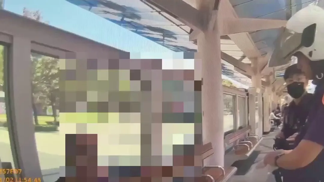 警方到場阻止陳男。（圖／警方提供）