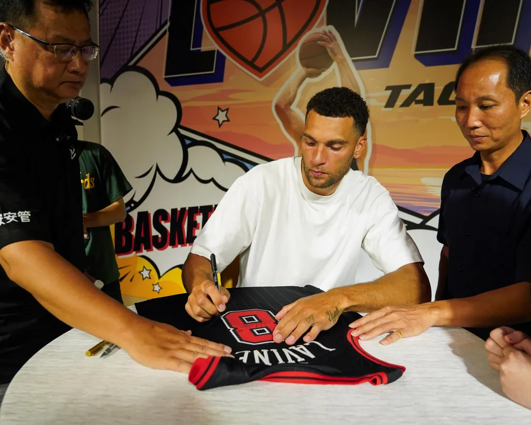 NBA球星拉文2日上午出席大溪笠復威斯汀度假酒店舉辦的「LoVine 桃園（Love in Taoyuan）」公益交流活動。（圖／桃園雲豹提供）