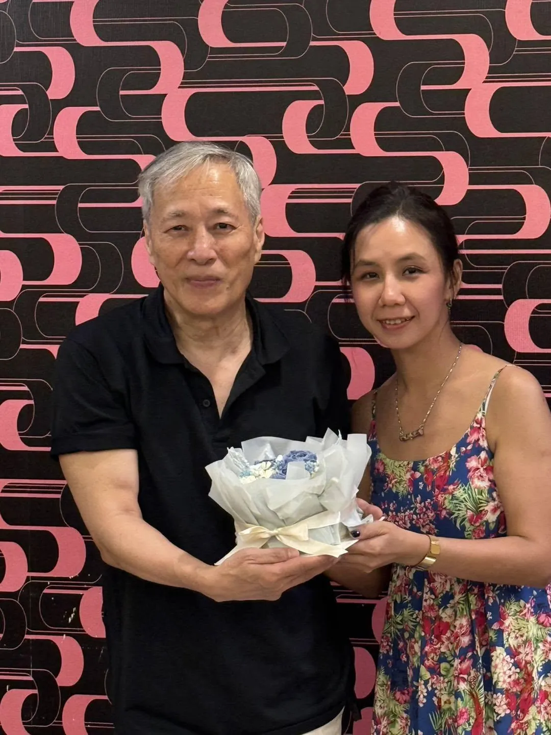 童芯（右）的學經歷近日引發關注。（圖／翻攝自姜厚任臉書）