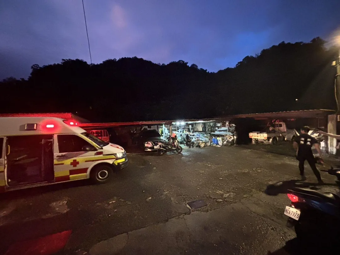 陳姓老翁被尋獲時已成冰冷遺體，家屬悲慟不已，全案已報請新北地檢署檢察官與法醫相驗釐清死因。（圖／民眾提供）