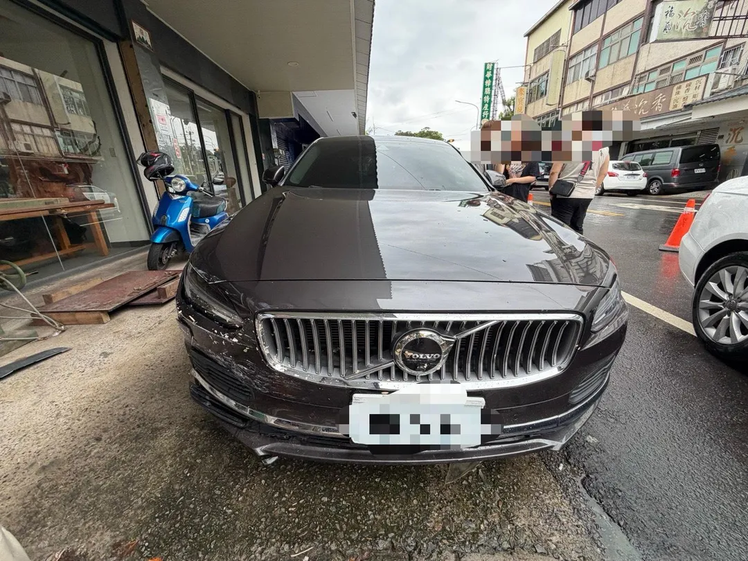 老翁表示，踩煞車時誤踩到油門才釀禍。（圖／警方提供）