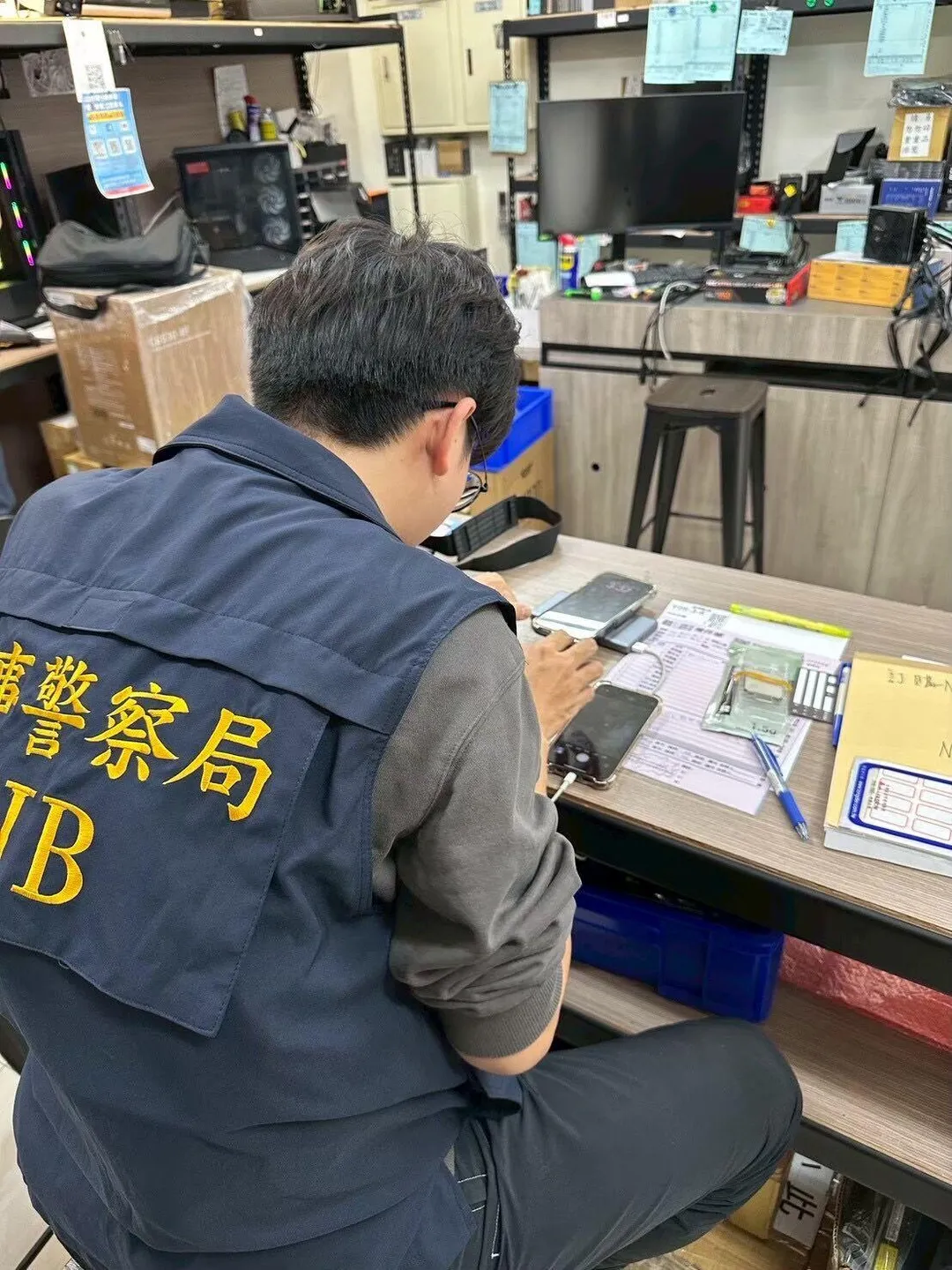 沈姓負責人利用電腦門市洗錢逾2.6億元，檢方依法聲請扣押其名下包含彰化豪宅在內共22筆不動產。（圖／翻攝畫面）