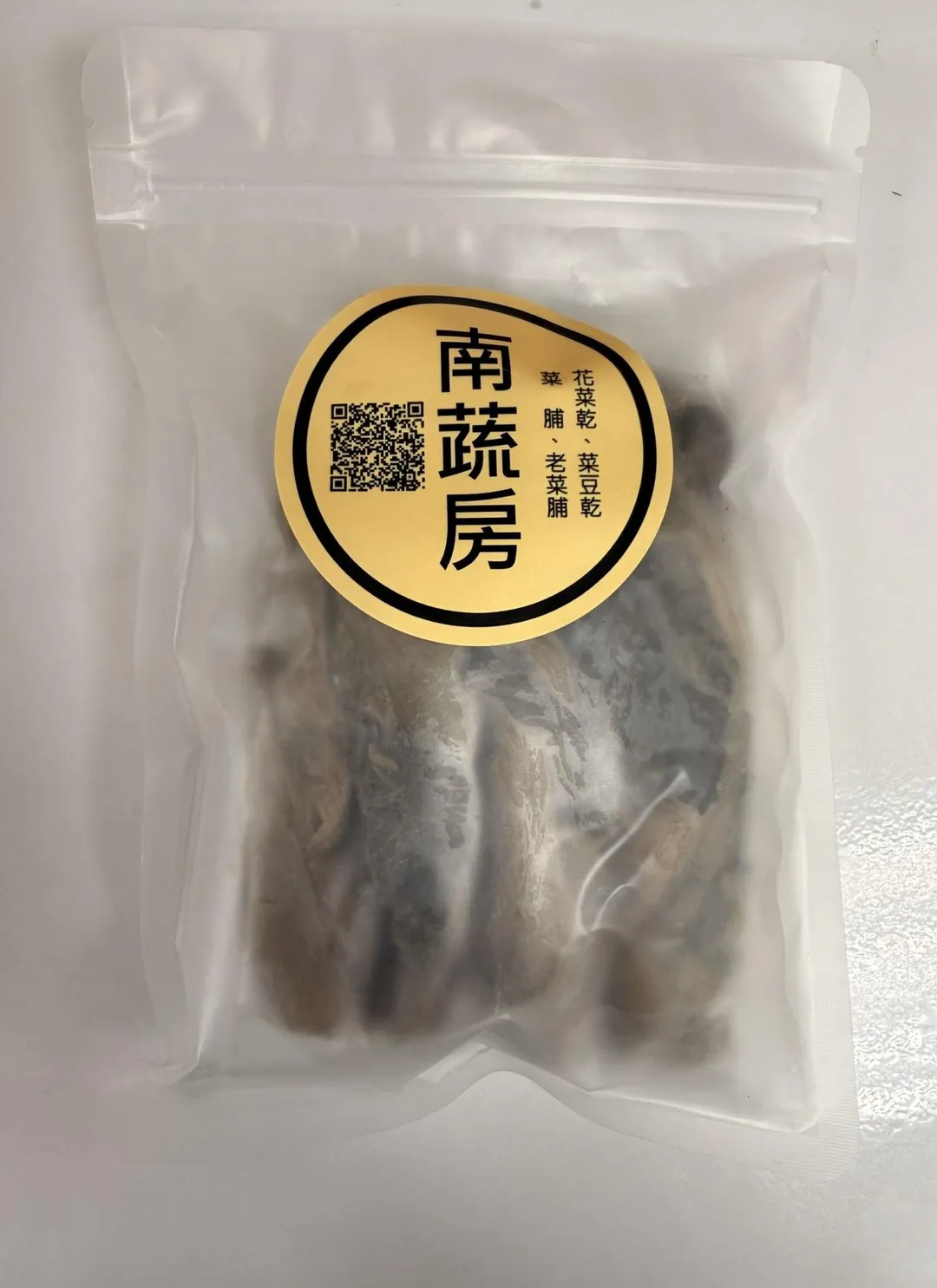 「南蔬房菜乾專賣店」販售的「朴菜」檢出防腐劑苯甲酸超標。（圖／台北市衛生局提供）