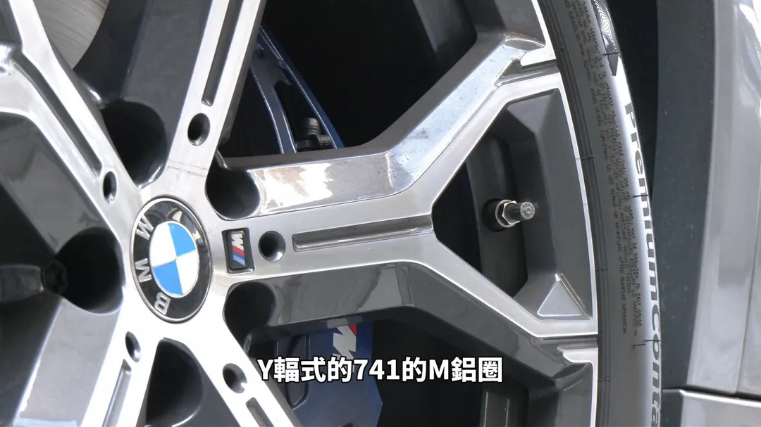 21吋Y輻式741 M鋁圈展現濃厚M Sport風格(圖/中天車享家朱朱哥來聊車)