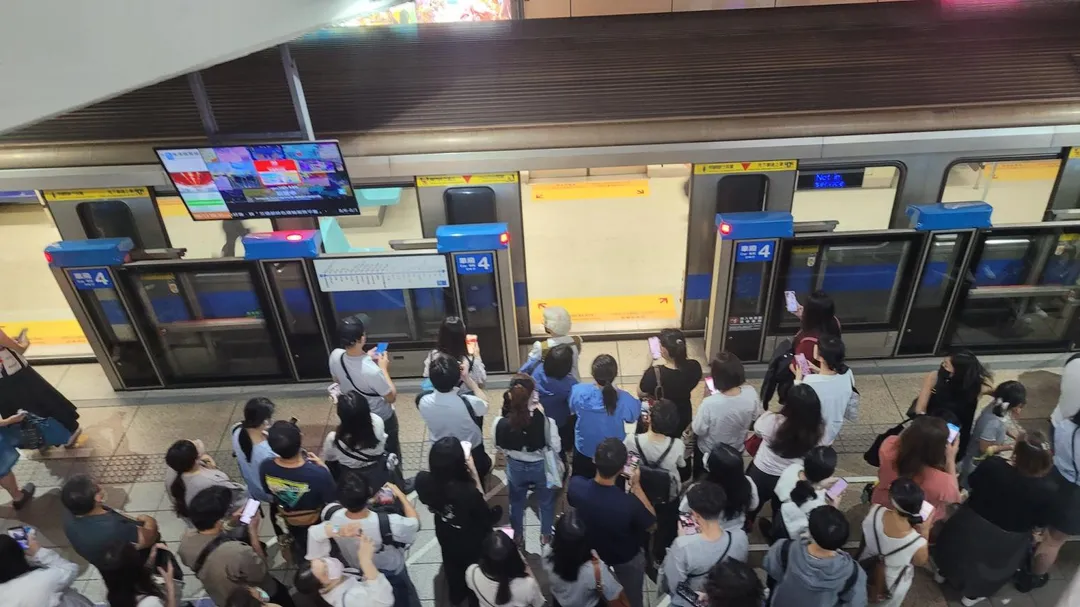 北捷板南線車廂冒煙。（圖／網友eva0622授權提供）
