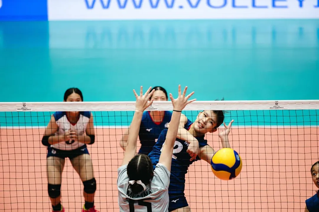 鄭詠瑜努力帶動隊友。(圖/Volleyball World提供)