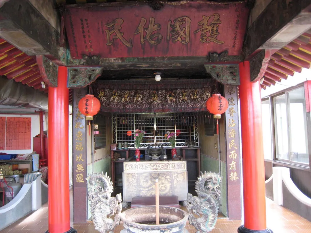 台南鹽水區蔡婆姑娘廟遭破壞，廟內神尊與神甕遭竊。（圖／台灣宗教與民俗文化平台）
