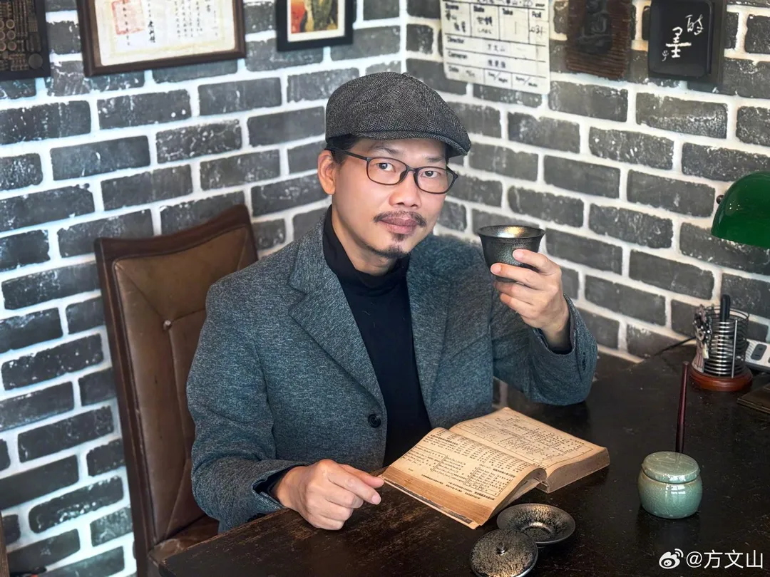 方文山近日傳出疑似出軌女藝人,甚至還有「手寫情書」,其助理出現駁斥謠言。(圖/翻攝自方文山微博)