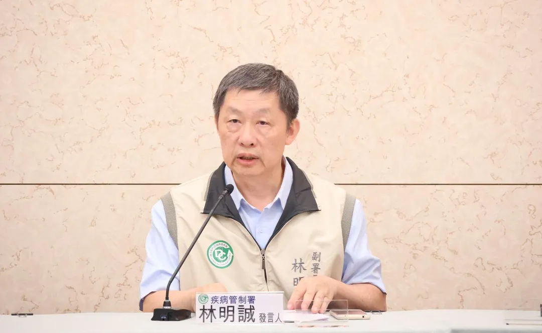 針對整體新冠疫情發展，疾病管制署副署長林明誠表示，目前疫情上升幅度減緩，顯示已接近高點。(圖/疾管署)