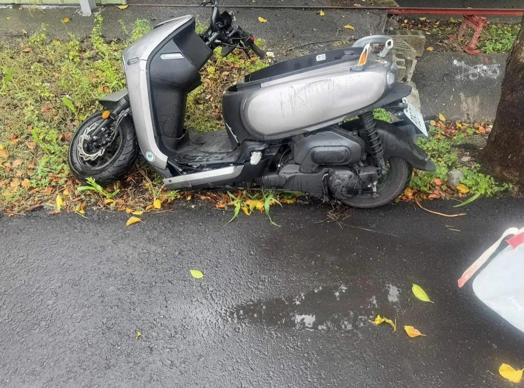 屏東警分局提醒,駕駛人騎乘機車或駕駛車輛時應遵守道路速限,並隨時注意前方路況,避免分心或疲勞駕駛,特別是在雨天等惡劣天氣條件下。(圖/警方提供)