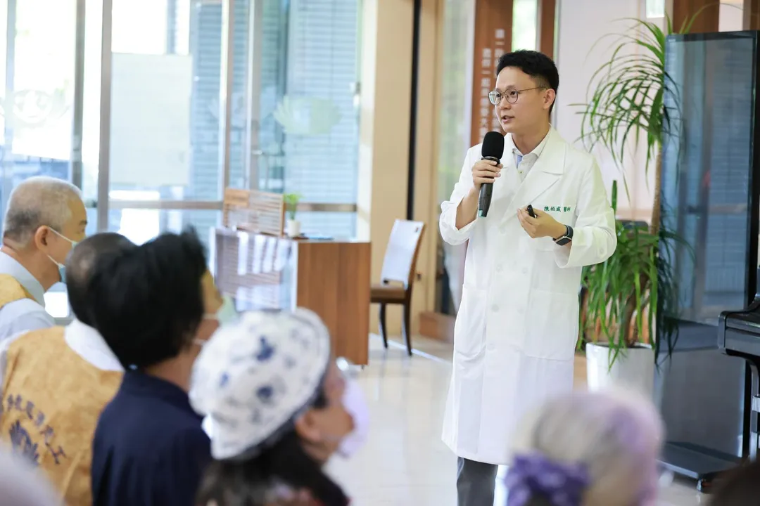 花蓮慈濟醫院復健科陳柏威醫師鼓勵所有長者保持運動、養回肌肉增進肌力更健康。(圖/花蓮慈濟醫院)