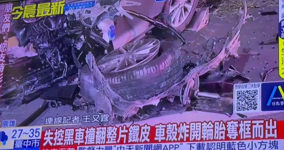 友人透過定位尋獲肇事車輛，現場車體嚴重變形。（圖／中天新聞）