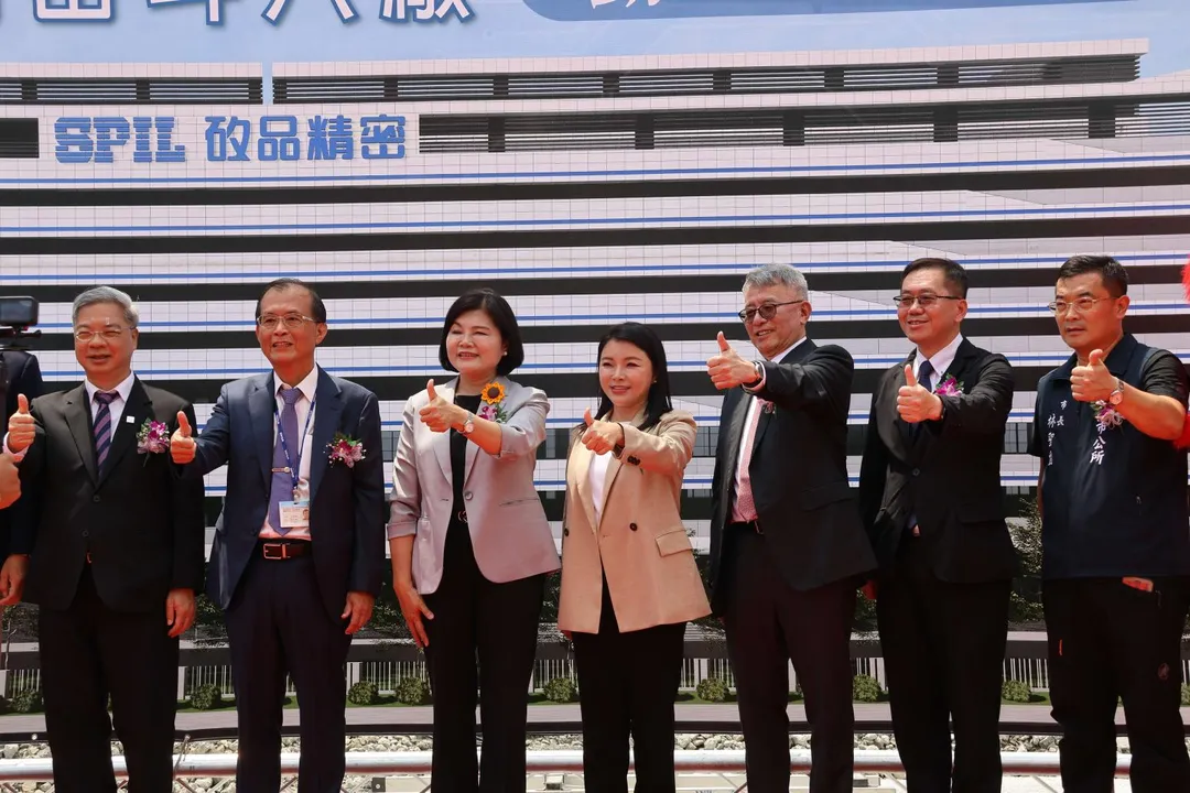 縣長張麗善(圖左三)、立委張嘉郡(圖右四)參加動土儀式。(圖/雲林縣府)