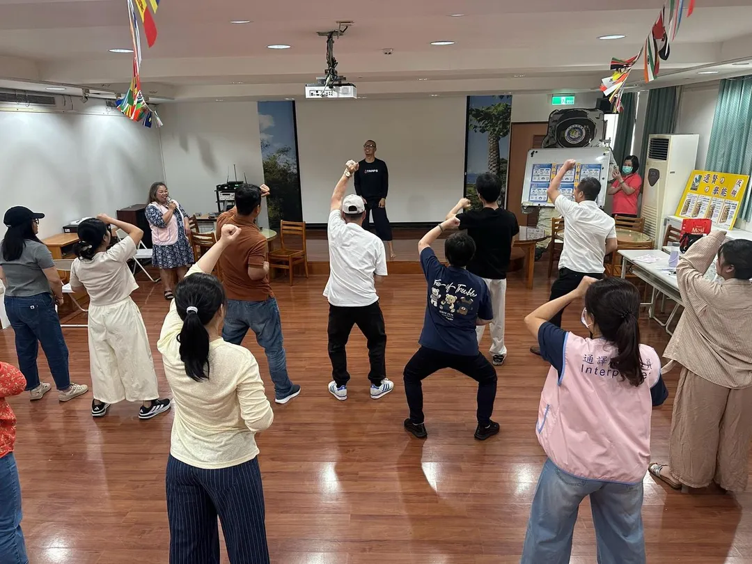 學員體驗古泰拳察亞基本動作要領情形。（圖／移民署宜蘭縣服務站提供）