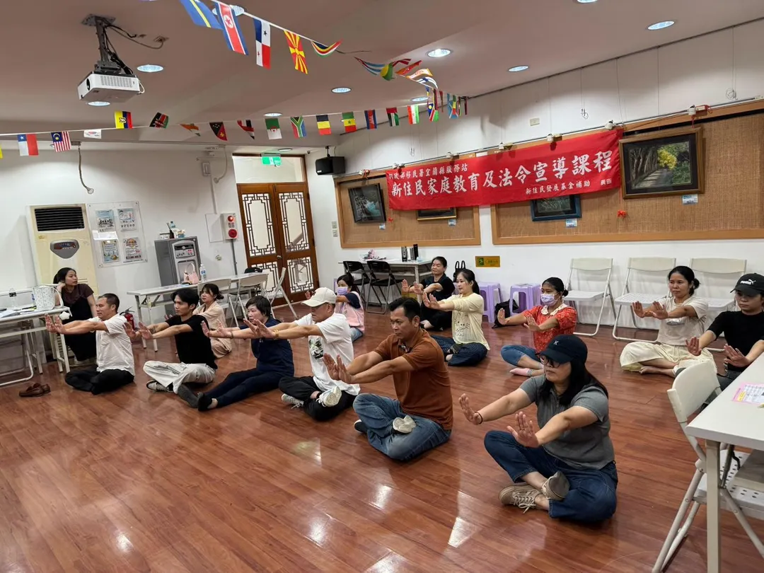 學員體驗印尼拳「班卡西拉」的呼吸練習。（圖／移民署宜蘭縣服務站提供）