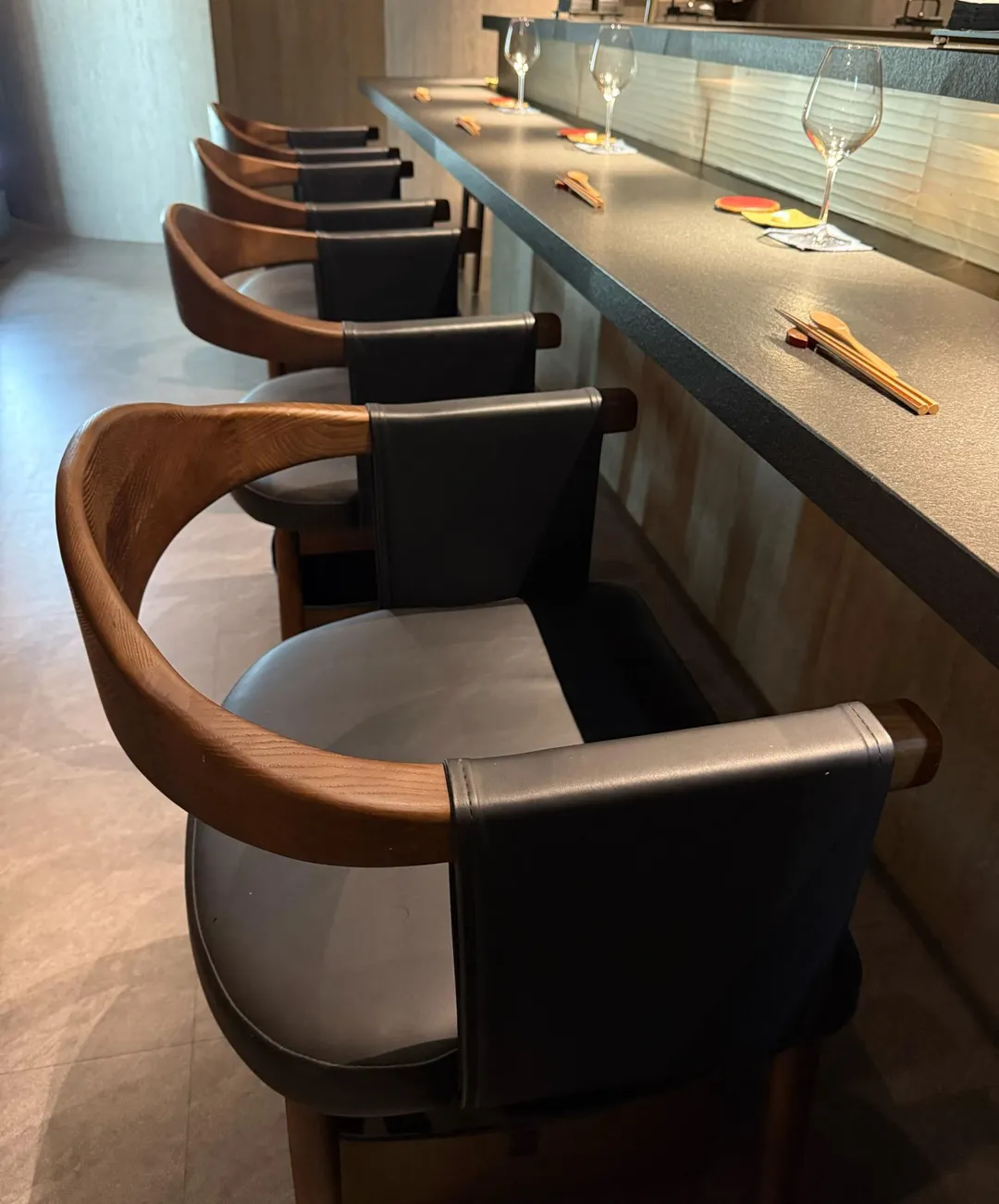 馬鞍皮革單椅。（圖／黃宏輝提供）