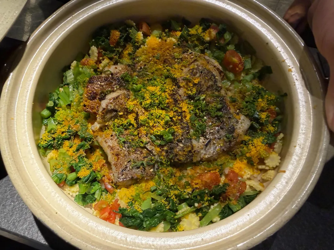 竹筴魚釜飯。（圖／黃宏輝提供）