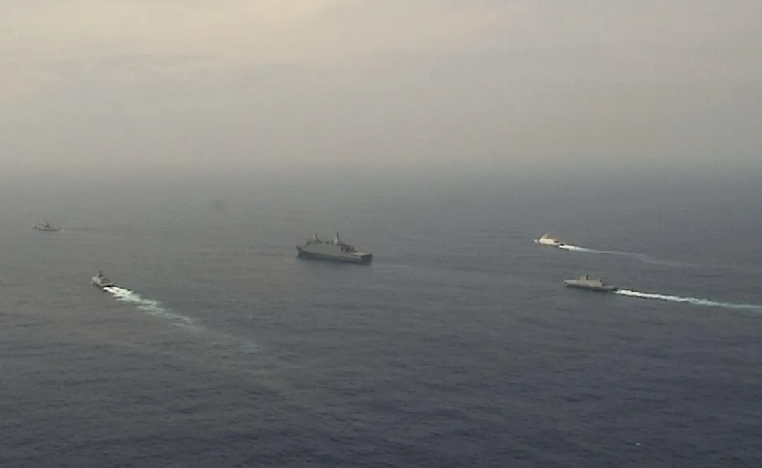 今年「漢光42號」演習針對海上交通線,海軍與海巡署船艦在台灣東部海域進行聯合護航演練。(圖/海軍司令部)