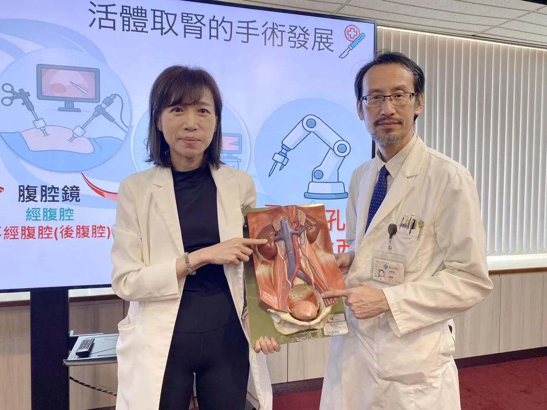 臺中榮總泌尿醫學部以單孔達文西機械手臂、不經過腹腔的手術路徑摘取劉小姐右腎臟,再移植於賴先生左側骨盆腔。(圖/臺中榮總)