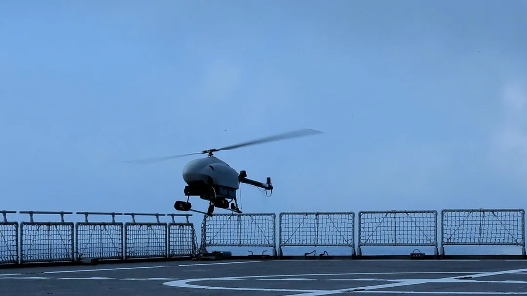 無人機的電動馬達、電子裝備等都需要電池;圖為海軍的艦載型直升機。(圖/海軍司令部)