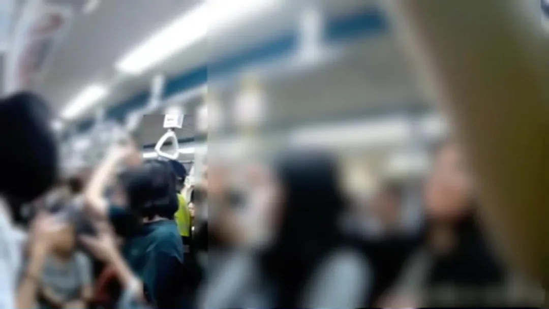 台北捷運於13日傍晚6時許發生一起持刀虛驚事件。（圖／翻攝畫面）