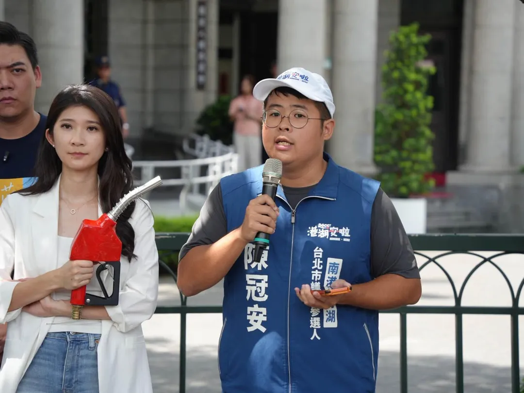 陳冠安直言，「賴清德側翼化，大賴親手揭開小賴的弱」。（圖取自陳冠安臉書）