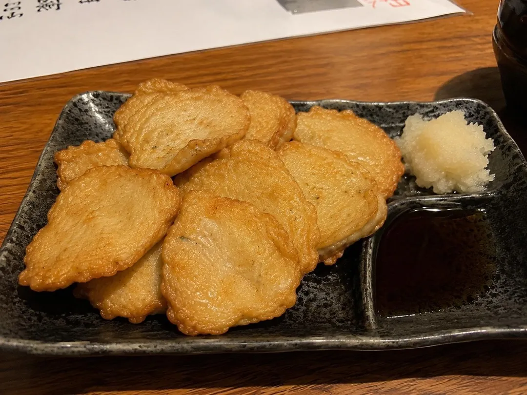 一名女網友在日式餐廳點天婦羅，店員卻端上炸甜不辣，發文後意外引發網友熱烈論戰。（示意圖／資料照）