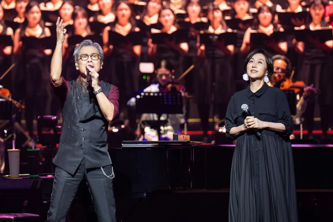 羅大佑合體黃韻玲共同演繹〈望青春風〉。（圖／媒體棧 / 大右音樂 / 超級圓頂 提供）