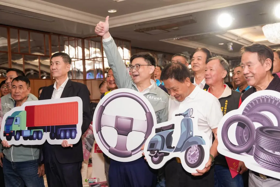 賴瑞隆日前質疑國民黨參選人柯志恩的看板經費恐上億元，認為柯志恩應要跟社會大眾說明的是「中共有沒有介入協助妳打這場大選」。（示意圖/圖取自賴瑞隆臉書）