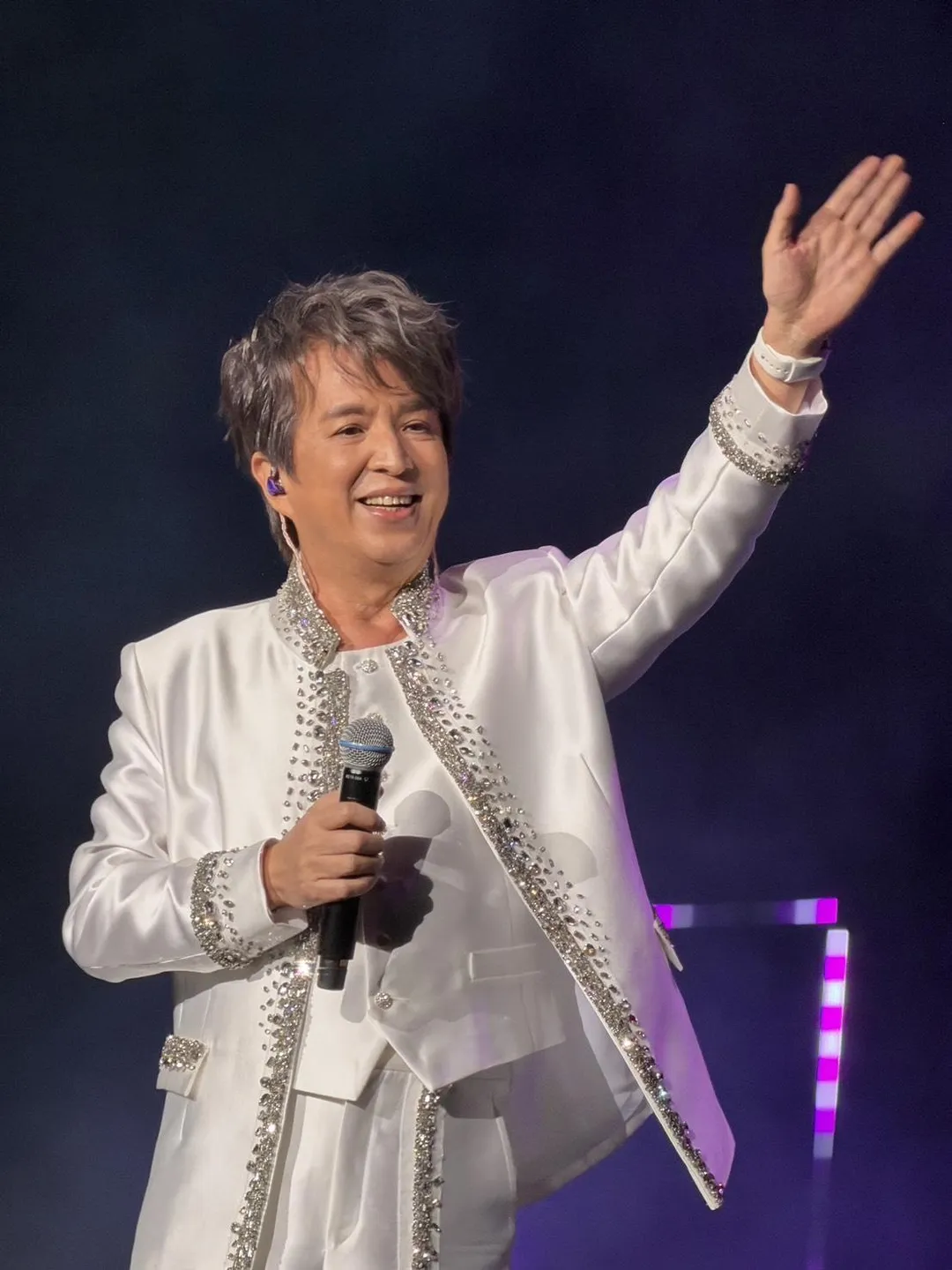 64歲台語歌手王建傑出道44年終於在高流舉辦人生首場大型個人演唱會。（圖／王建傑 提供）