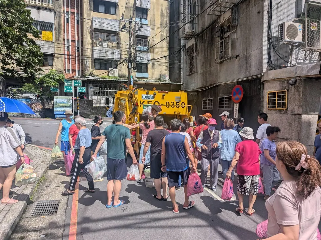 新北發放115年垃圾清除處理費補助,估12.7萬弱勢市民受惠。(圖/新北市政府環保局)