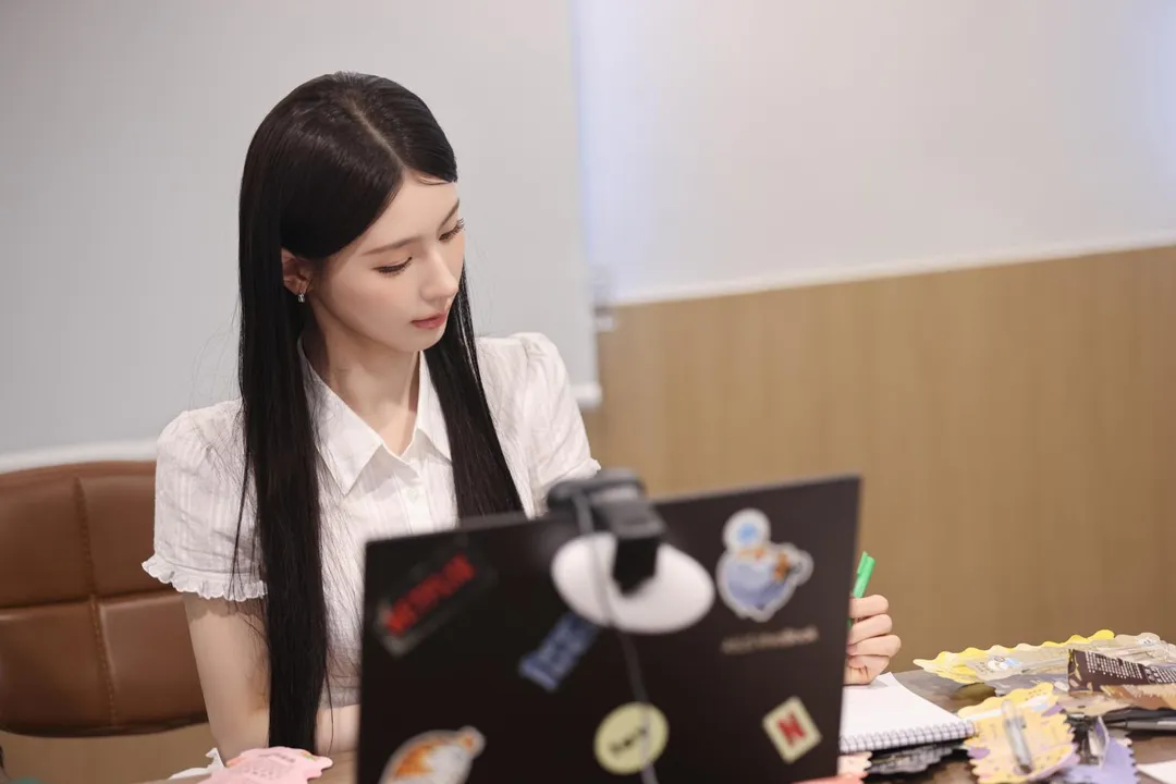薇娟17日特別跨海接受台灣媒體連線訪問。（圖／CUBE Entertainment 提供）