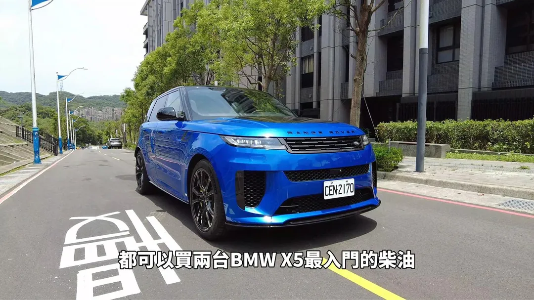 Range Rover Sport SV Carbon搭載635匹V8,3.9秒破百展現強悍性能(圖/中天車享家朱朱哥來聊車)