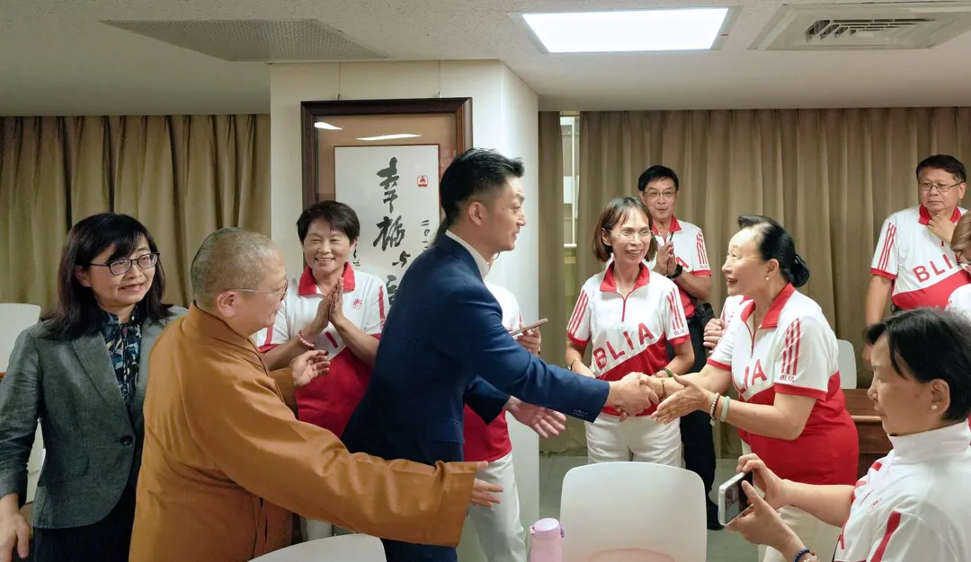 台北市長蔣萬安與佛光山義工相見歡。(圖/國際佛光會提供)