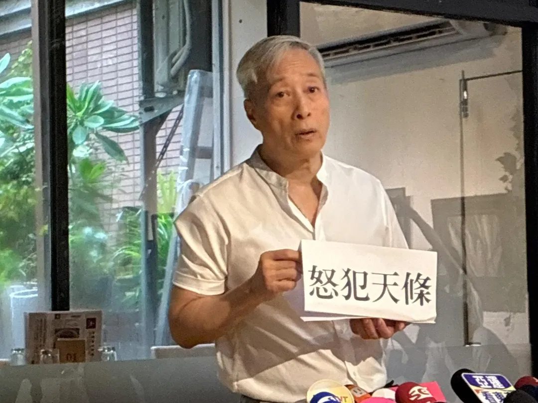 資深藝人姜厚任日前公開認愛小24歲女友童芯,並出面召開記者會替女友抱不平。(圖/記者郭竹倩 攝)